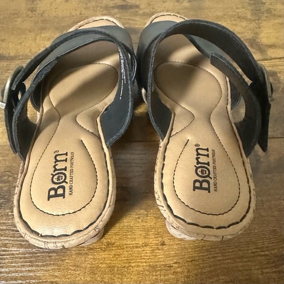 Born Woman's Black Leather Wedge Sandal EUC Size 9 - Picture 7 of 8
